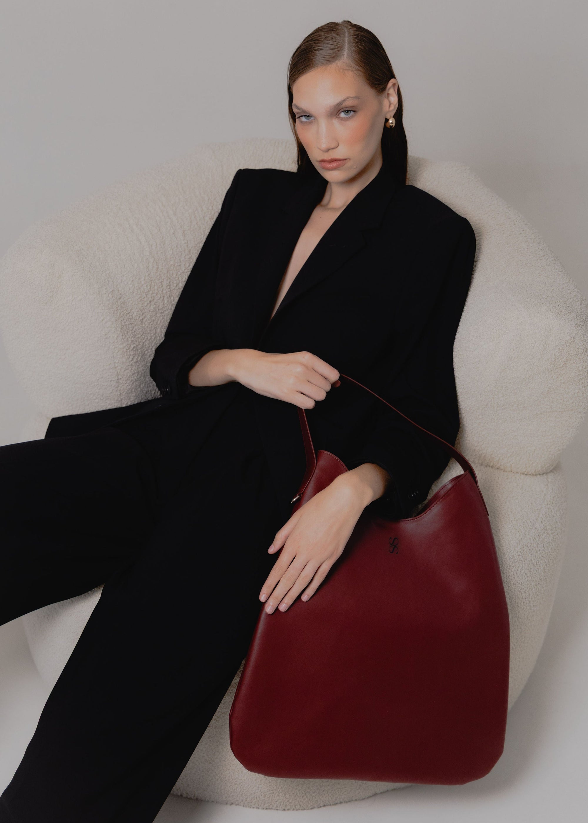 Raíz Carryall Cherry - Sentient | Hobo in Oleatex Leather