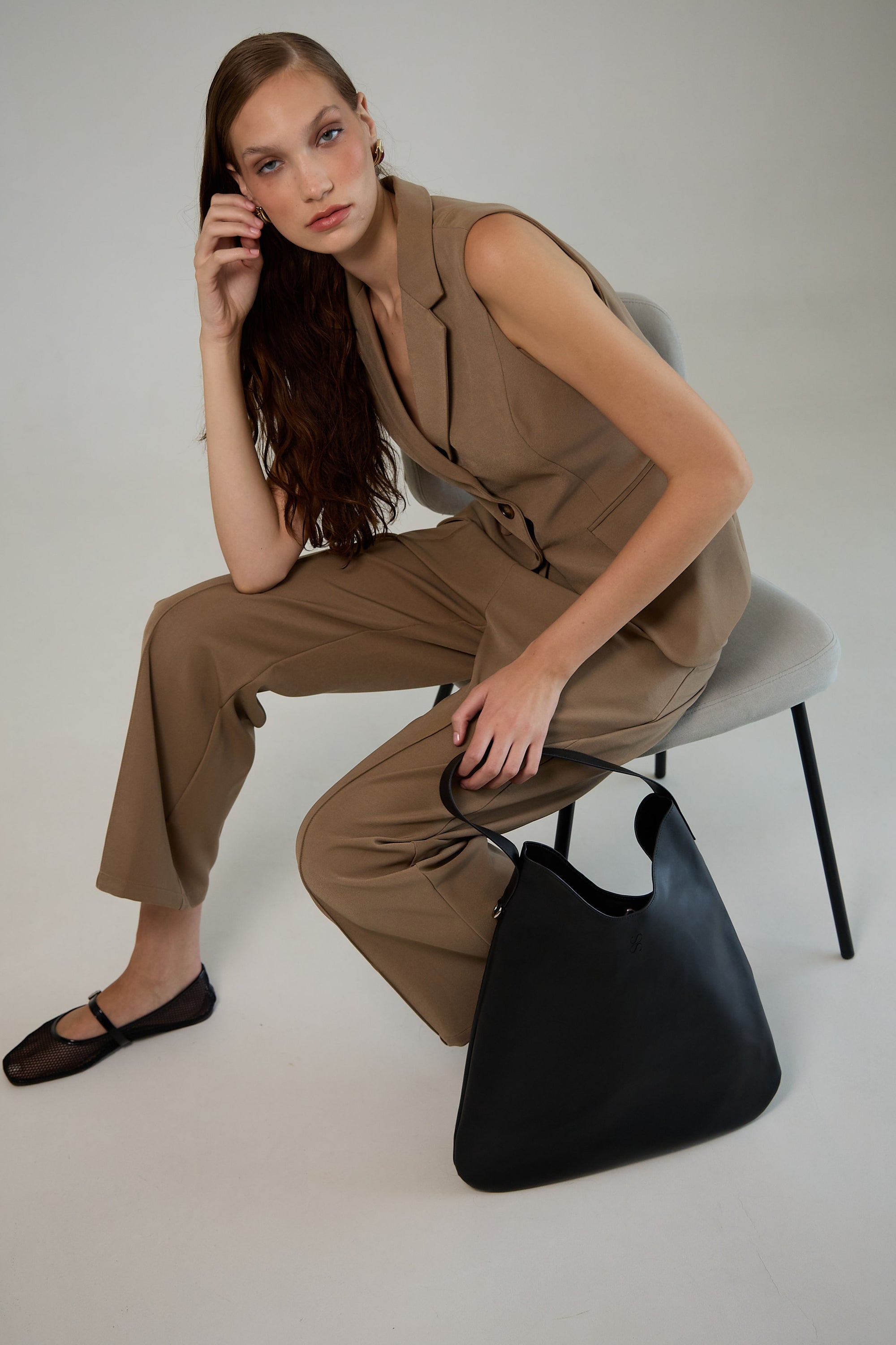 Raiz Carryall Black – Sentient | Olive-Based Leather Hobo